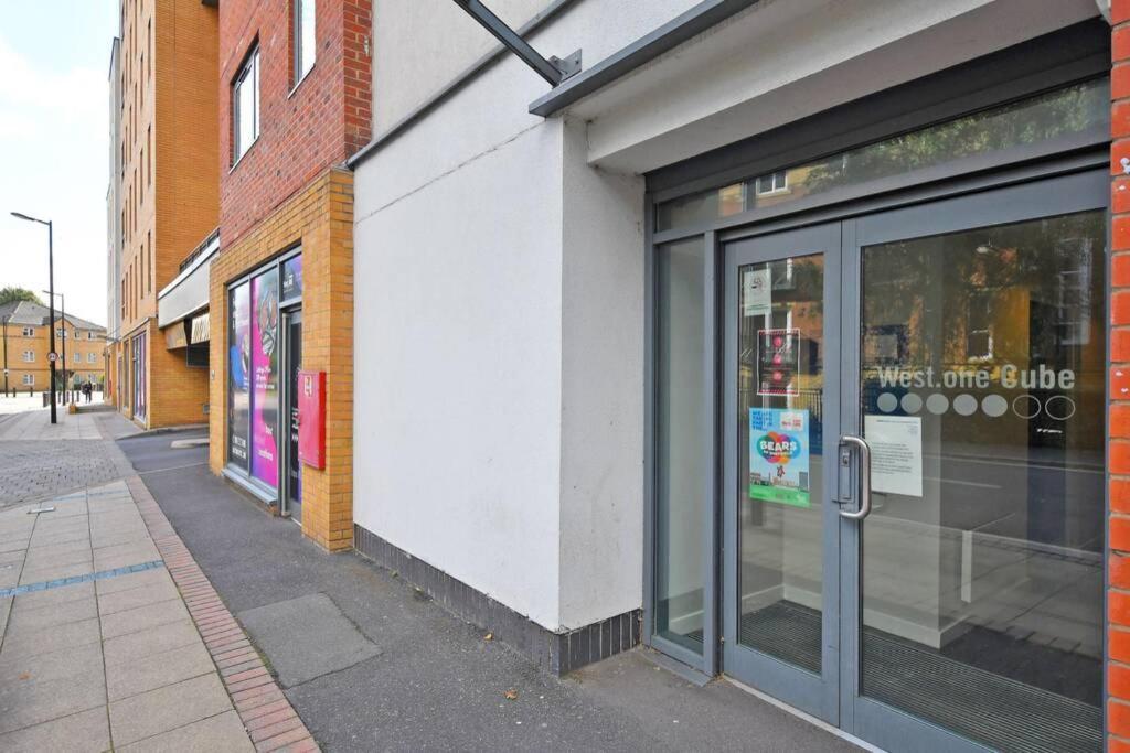Modern, Centre, With Free Wifi, Gym Access, Netflix - West One Appartement *