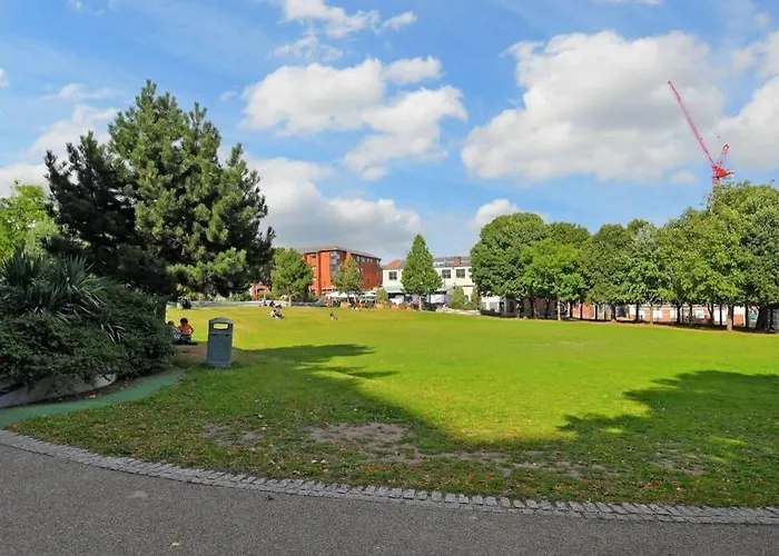 Modern, City Centre, Studio Apartment With Free Wifi, Gym Access, Netflix - West One
